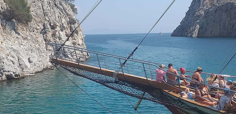 Kos: 3-Island Cruise with Lunch, Swimming and Audio Guide - Kalymnos: sponges, Vathy and a taste of local life