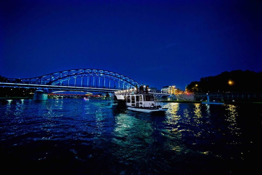 Krakow: 1-Hour Evening Vistula River Cruise - Three bridges, three different views