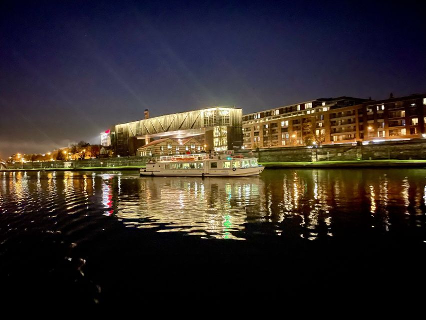 Krakow: Evening Cruise with a Glass of Wine - Why the evening timing works