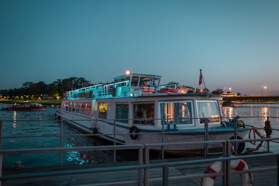 Kraków: Evening or Night River Cruise - Cricoteka and the Podgórze riverfront