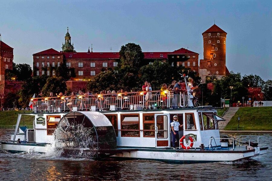 Krakow: Sightseeing Cruise by Vistula River - Wawel Castle from the river