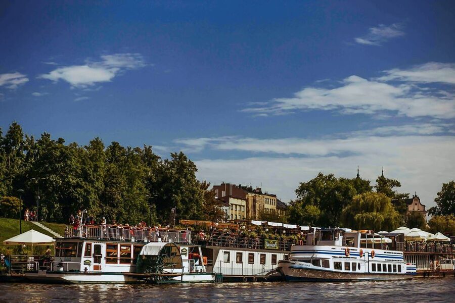 Krakow: Sightseeing Cruise by Vistula River - Manggha and the view back toward Wawel