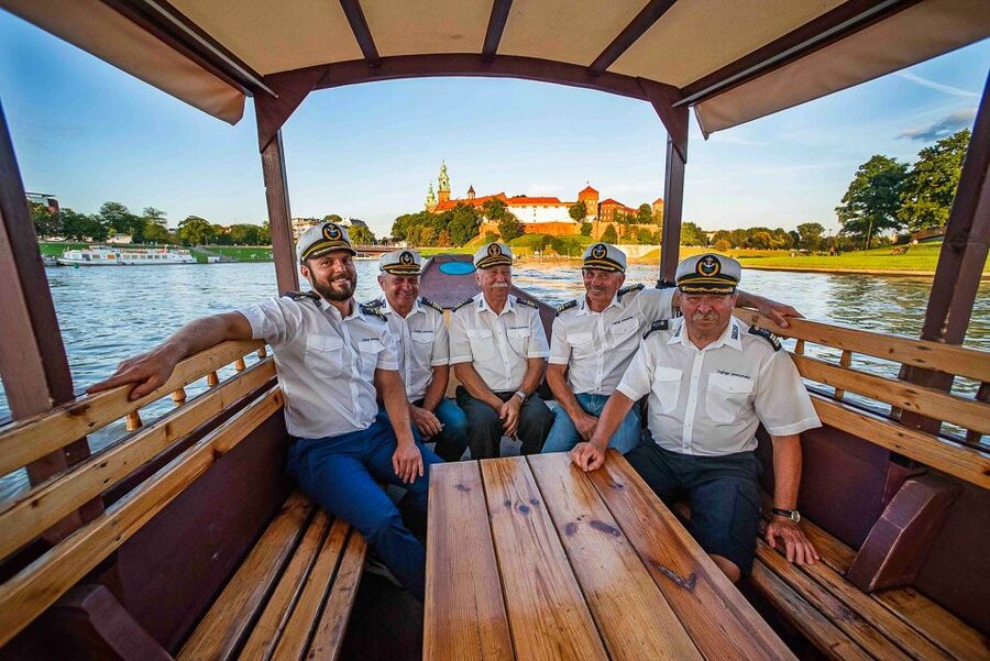 Krakow: Sightseeing Cruise by Vistula River - Drinks, bathrooms, and practical comfort