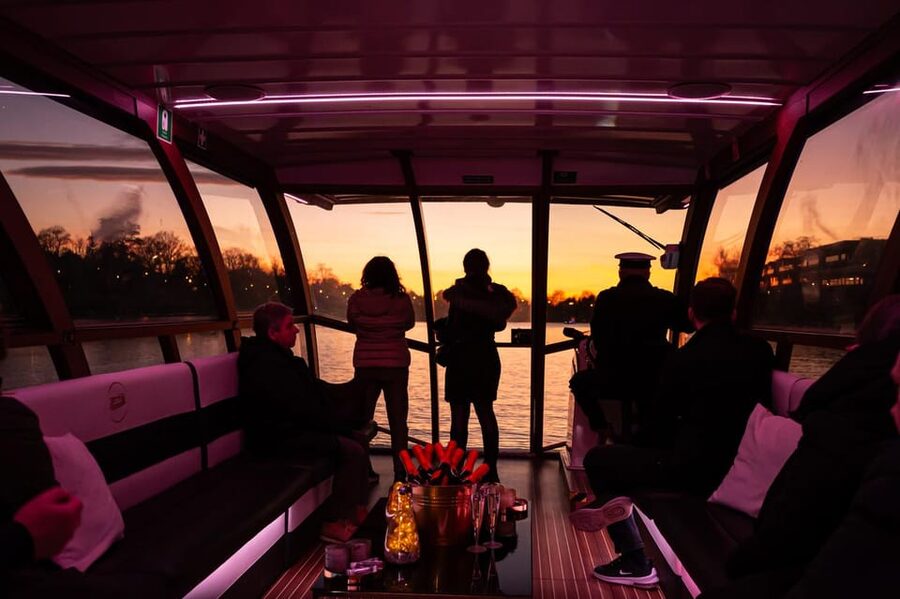 Krakow: Sightseeing Cruise on Vistula River with Audio Guide - Wawel from the river, the highlight of the hour