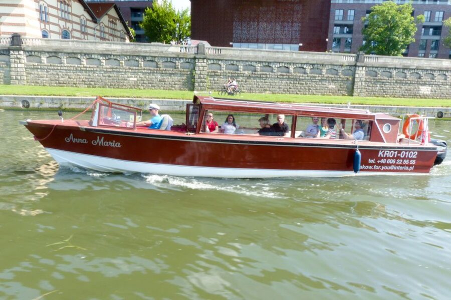 Krakow: Vistula River Cruise with Historical Views - Commentary, language, and the personal touch