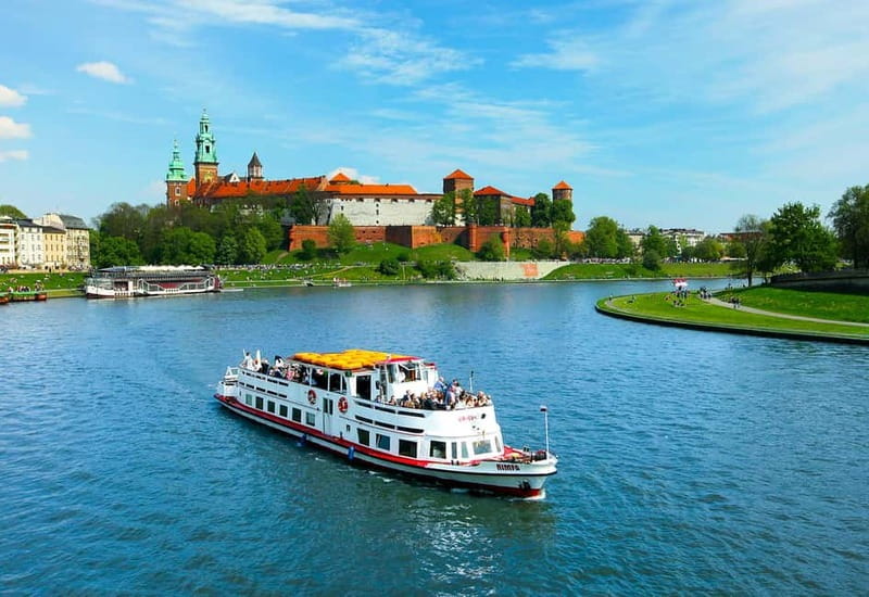 Krakow: Vistula River Sightseeing Cruise with Audio Guide - Wawel Castle from the Vistula