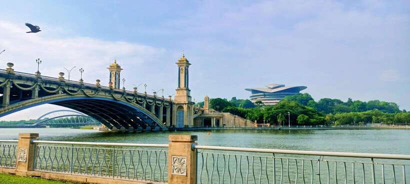 Kuala Lumpur: Putrajaya Tour with Traditional Boat Cruise - Why Putrajaya is worth a half-day from Kuala Lumpur