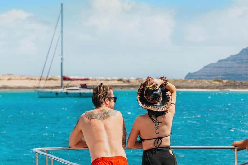 La Graciosa: Island Cruise with Lunch and Water Activities - Caleta de Sebo and the welcome aboard