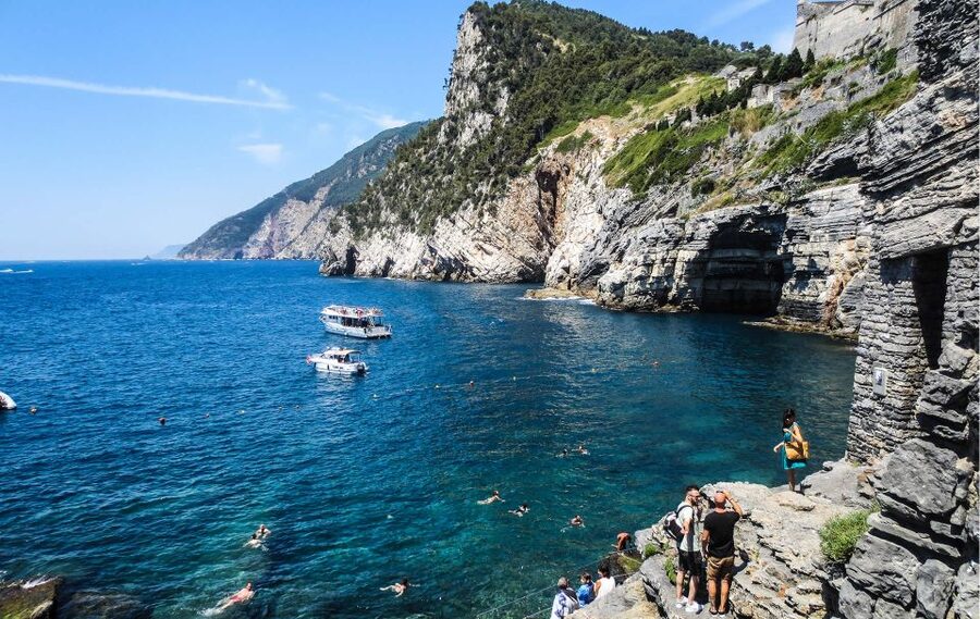 La Spezia: Cinque Terre and Portovenere Full-Day Boat Tour - Red rocks, Ferale Rock, and the first swim stops