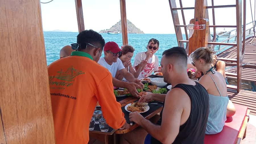 Labuan Bajo: 2D1N Komodo & Pink Beach Shared Boat Tour - The shared cabin: the detail you need to clarify
