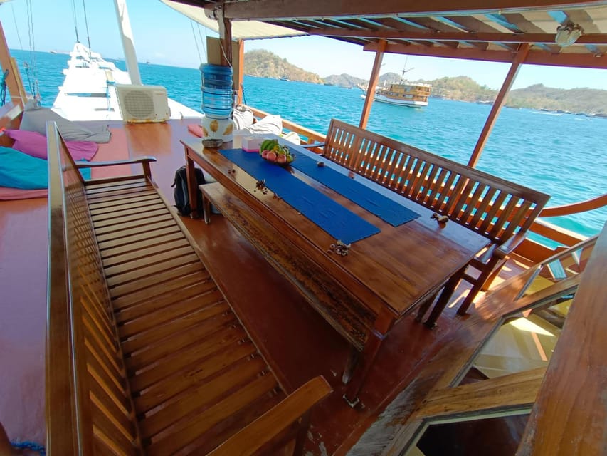 Labuan Bajo: 2D1N Komodo & Pink Beach Shared Boat Tour - Pink Beach: beautiful, brief, and best enjoyed in the water
