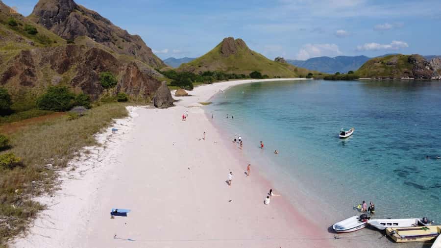 Labuan Bajo: 2D1N Komodo & Pink Beach Shared Boat Tour - Day one: Kelor, Manjarite, and flying foxes at Kalong
