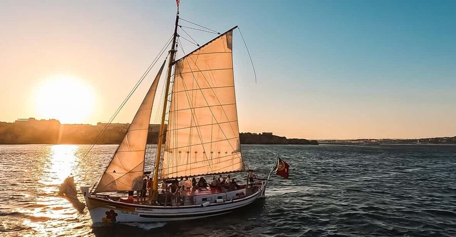 Lagos: Sunset Sail aboard a Traditional Boat with Prosecco - How the Prosecco service works
