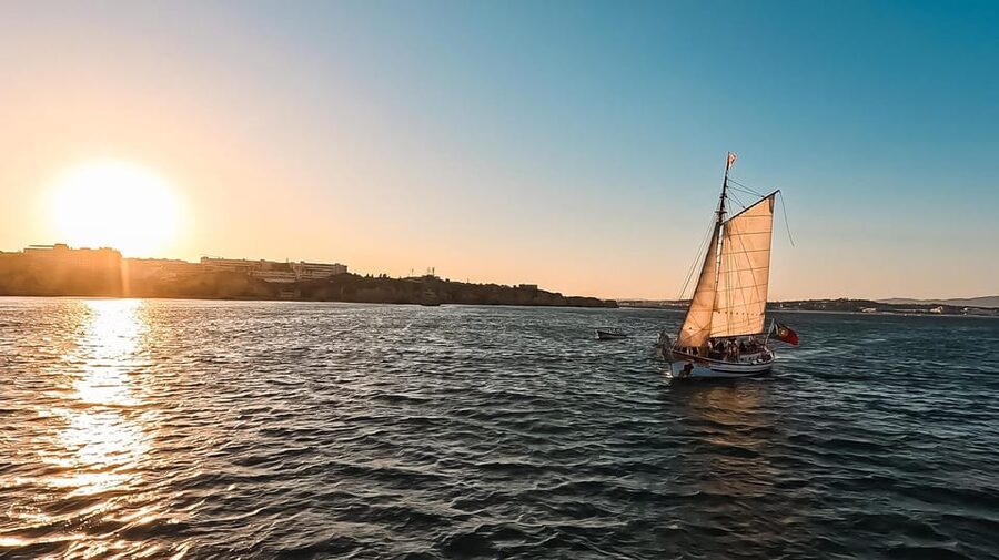 Lagos: Sunset Sail aboard a Traditional Boat with Prosecco - Wind, temperature, and sailing conditions