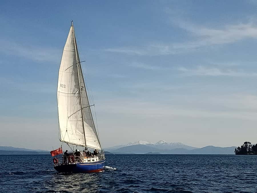 Lake Taupo: Classical Sailing to the Māori Rock Carvings - Which departure should you choose?
