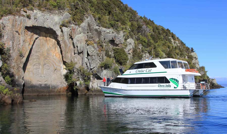 Lake Taupo: Maori Rock Carvings 10.30 AM 1.5-Hour Cruise - The optional fishing demonstration