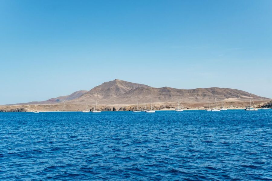 Lanzarote: Day Trip to the Papagayo Beaches by Catamaran - Sailing south from Puerto del Carmen