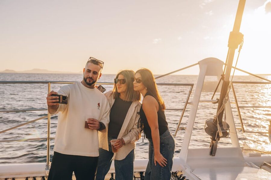 Lanzarote: Dolphin-Watching Sunset Cruise with Transfers - Mojitos, drinks, and the food on board