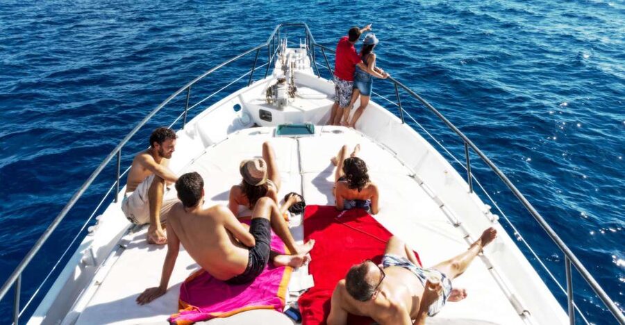 Lanzarote: Half-Day Chill Out Cruise at Papagayo Beach - The onboard barbecue deserves the attention