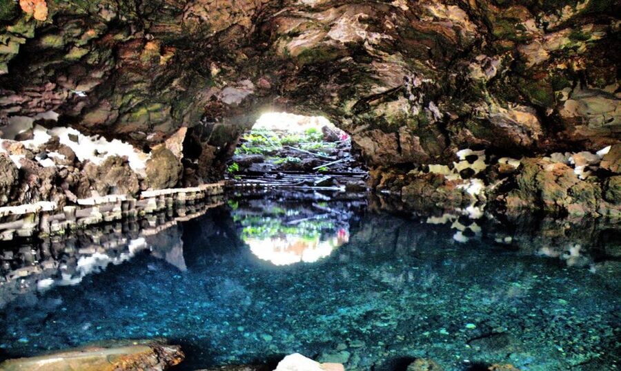 Lanzarote: Jameos del Agua & North Island for Cruise Guests - Entering Jameos del Agua’s volcanic tunnel