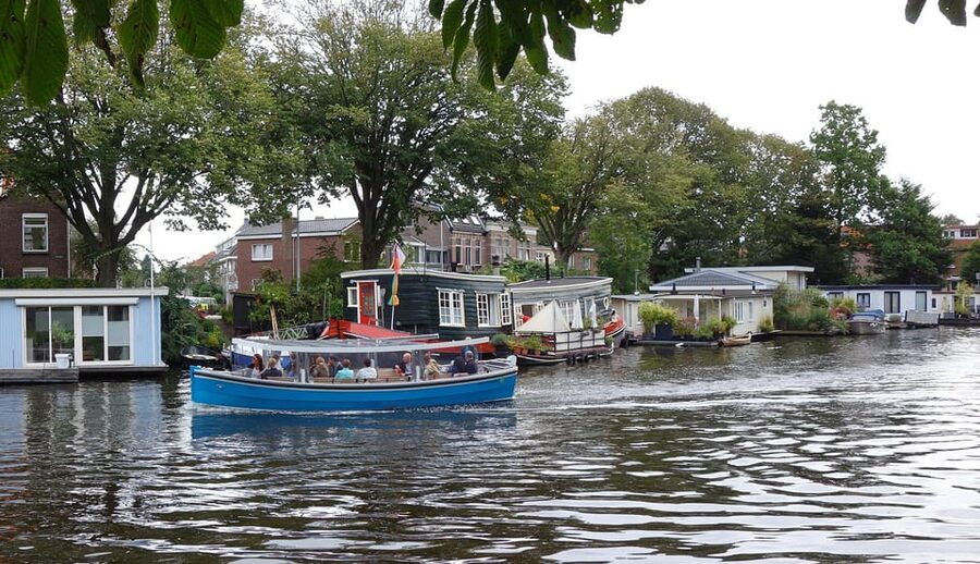 Leiden: Cruise through the Historic City Center with Guide - Starting at Blauwpoortsbrug