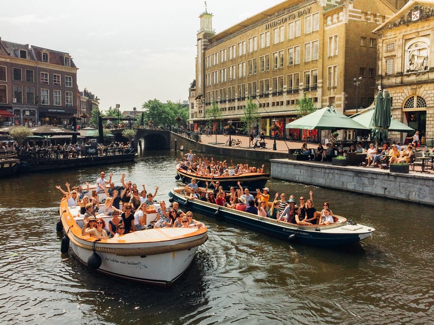 Leiden: Guided City Canal Cruise - Boarding at Aalmarkt 4