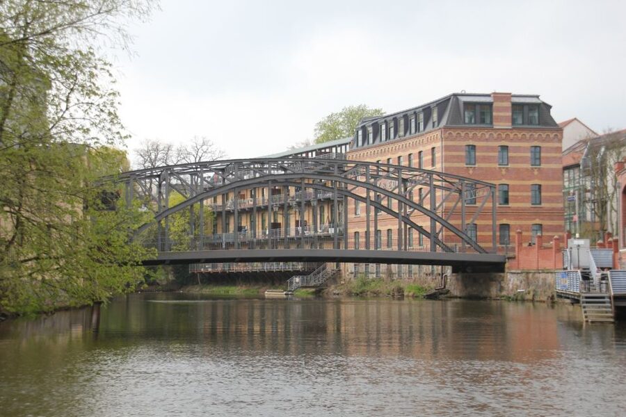 Leipzig: Mulled Wine Motorboat Tour - What the guide adds, especially if you understand German