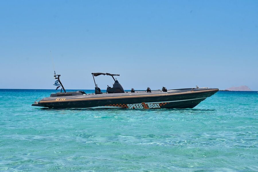 Limeniskos: Gramvousa and Balos Speedboat Tour with Drinks - Balos Lagoon: shallow water and famous colors
