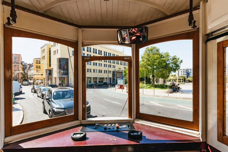Lisbon: 72/96-Hour Hop-On Hop-Off Bus, Tram & Boat Ticket - Modern route: Oriente, Oceanário, and the east side