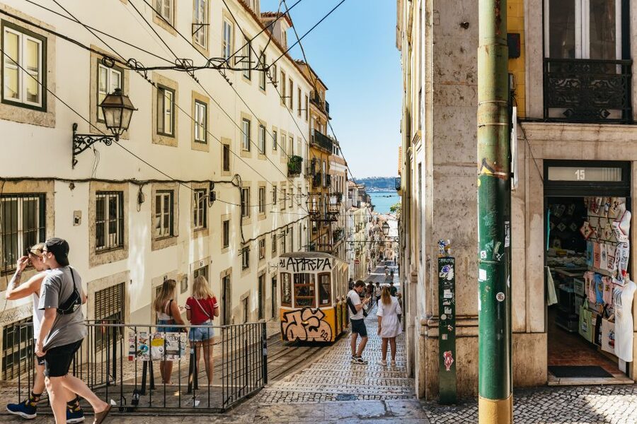 Lisbon: 72/96-Hour Hop-On Hop-Off Bus, Tram & Boat Ticket - The Yellow Boat on the Tagus