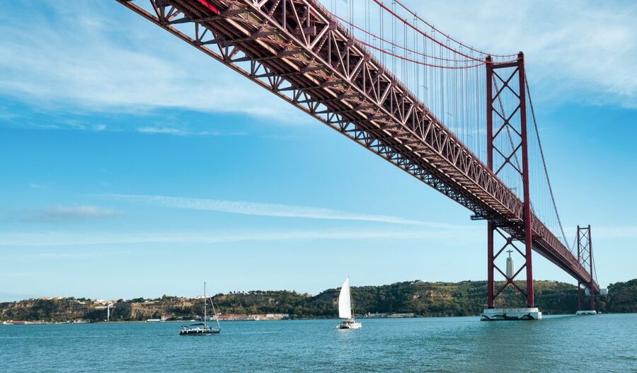 Lisbon: City Skyline Sailboat Cruise with Drink and Snacks - Sailing across to Cacilhas and Cristo Rei