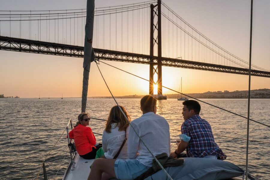 Lisbon: Daytime/Sunset/Night City Sailboat Tour with Drink - Alfama, São Jorge Castle, and Lisbon’s hills