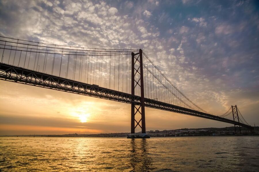 Lisbon: Disco Night Cruise with DJ and Open Bar - The Monument to the Discoveries and the return ride