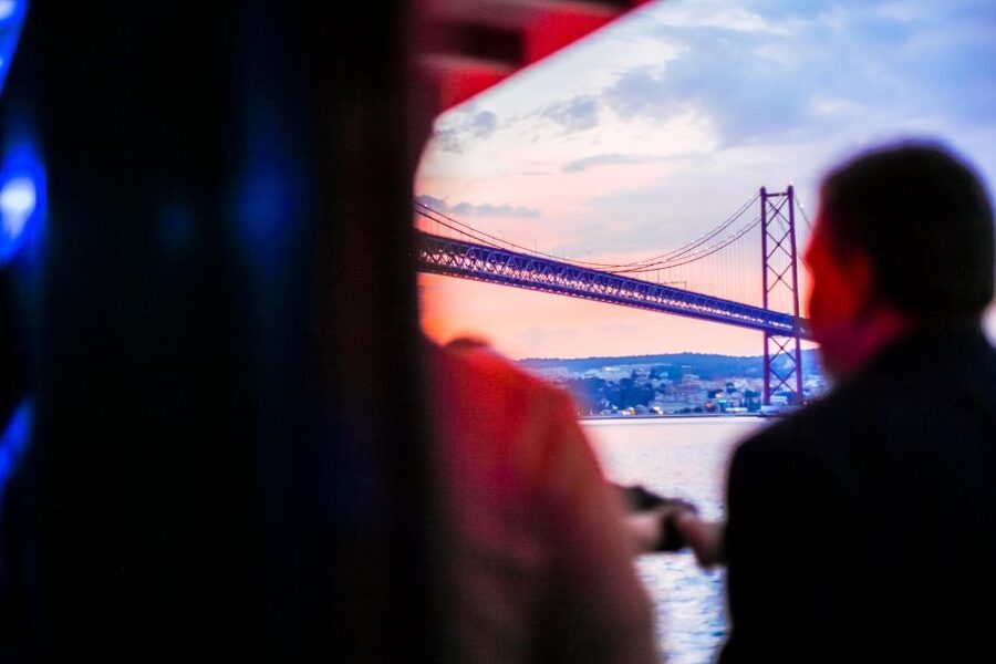 Lisbon: Disco Night Cruise with DJ and Open Bar - Finding Estação Fluvial Sul e Sueste