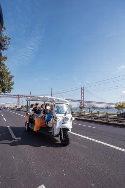 Lisbon: Private Tuk Tuk Tour with Optional Boat Cruise - The eight-hour Premium route to Costa da Caparica