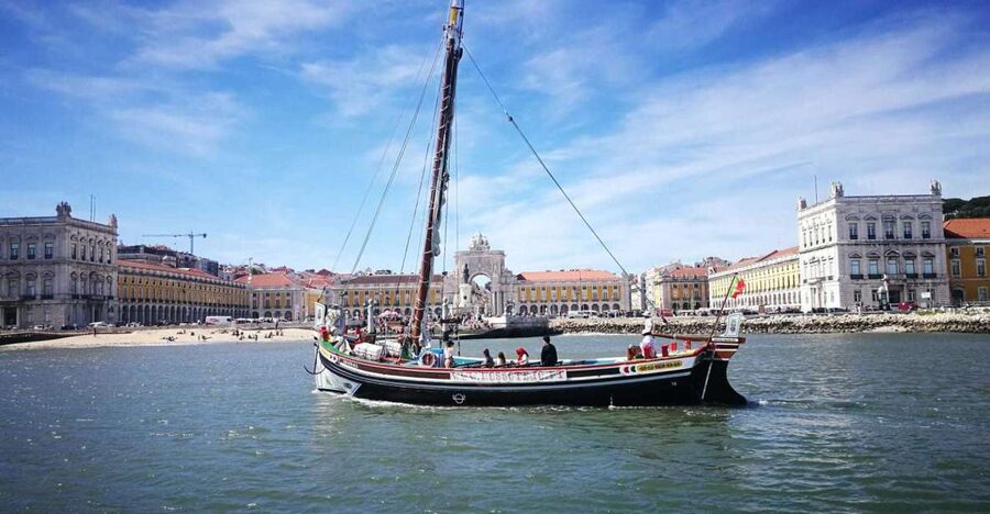 Lisbon: River Tagus Sightseeing Cruise in Traditional Vessel - Key points to know before boarding