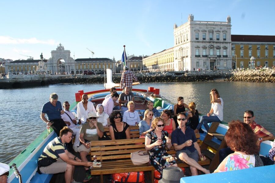 Lisbon: River Tagus Sightseeing Cruise in Traditional Vessel - Praça do Comércio and the waterfront’s working past