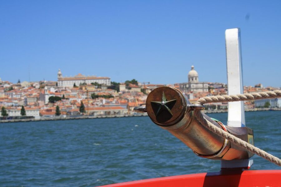 Lisbon: River Tagus Sightseeing Cruise in Traditional Vessel - Christ the King and the changing scale of the river