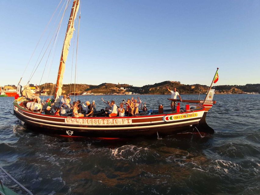 Lisbon: River Tagus Sightseeing Cruise in Traditional Vessel - Finding the boat at Terreiro do Paço