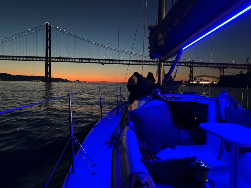 Lisbon: Sailboat Tour w/ Local Guide and Open Bar Green Wine - Choosing the right departure time