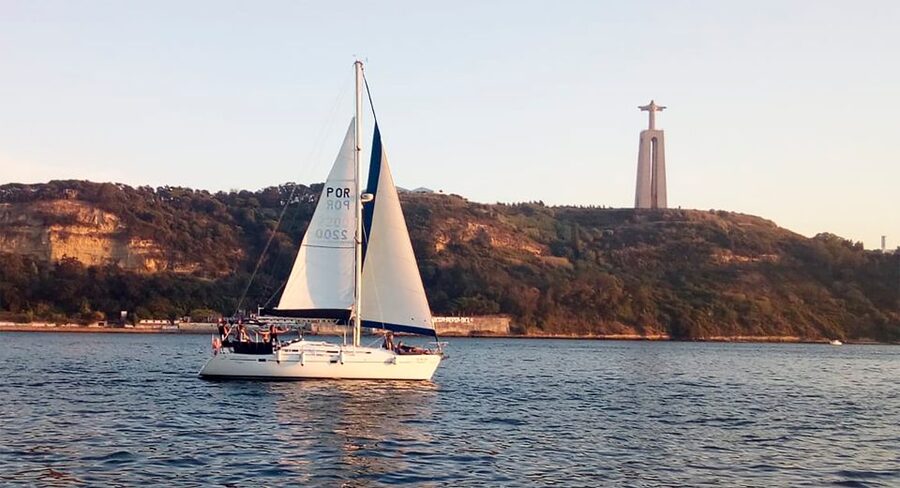 Lisbon: Sailing Tour with Wine and Snacks - Why a two-hour sail works so well in Lisbon