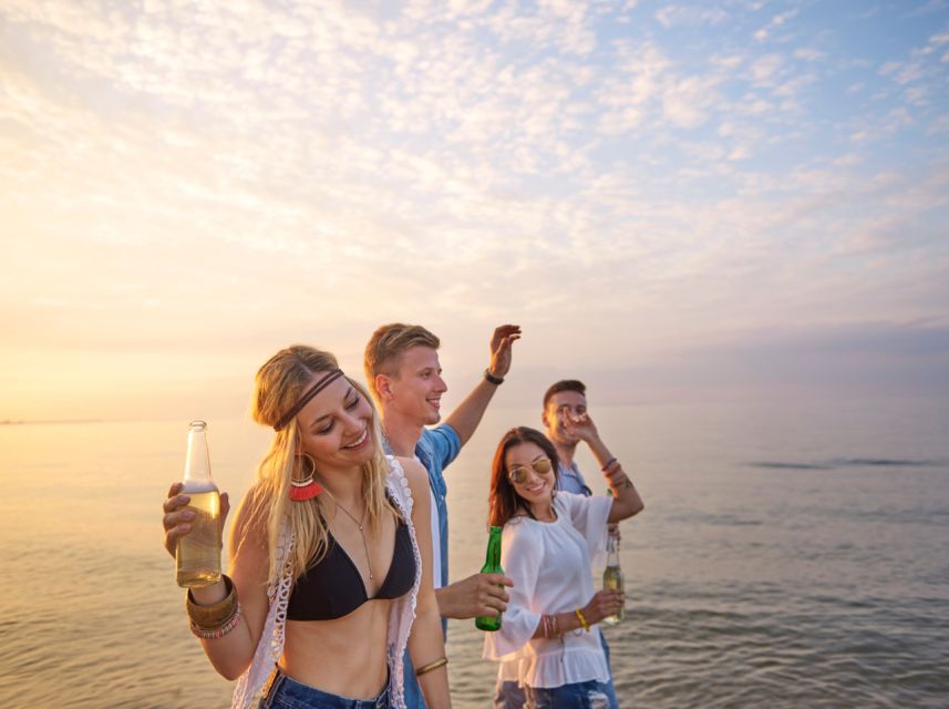 Lisbon: Sunset Boat Party Cruise with DJ and Open Bar - When the sightseeing turns into a party