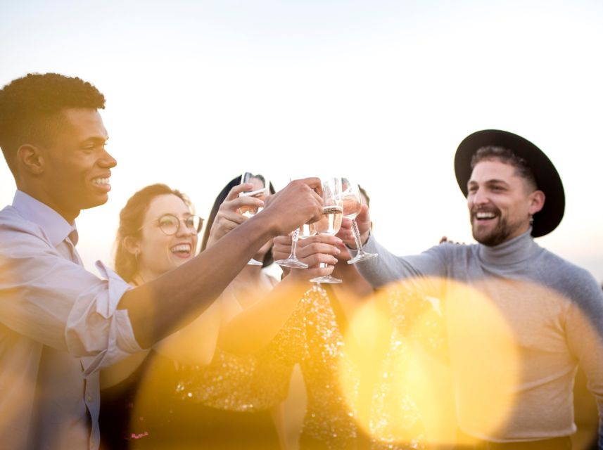 Lisbon: Sunset Boat Party Cruise with DJ and Open Bar - Finding the right dock in central Lisbon