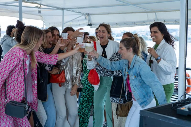 Lisbon: Sunset Boat Tour with Music and Drinks - What this Lisbon sunset cruise is really like