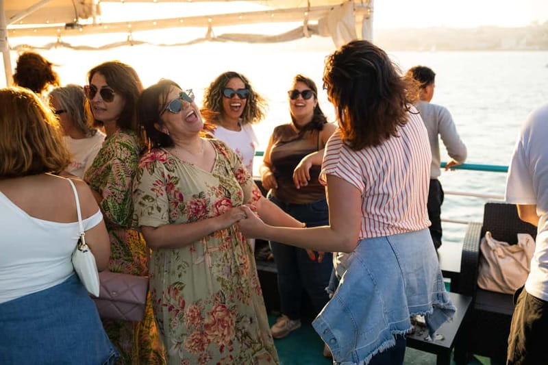 Lisbon: Sunset Boat Tour with Music and Drinks - Alfama and Christ the King across the river