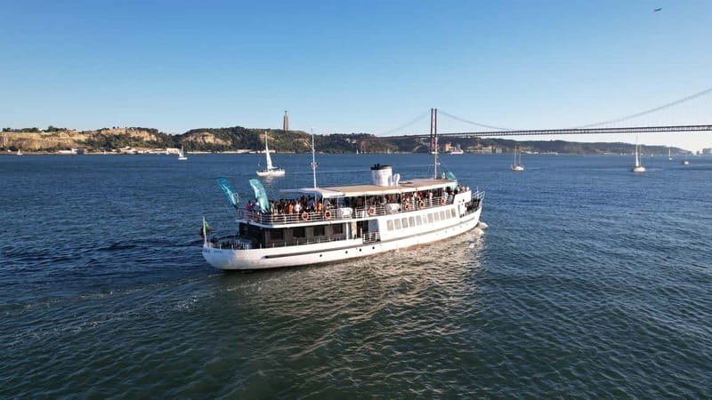 Lisbon: Sunset Boat Tour with Music and Drinks - Meeting at Rocha Conde de Óbidos