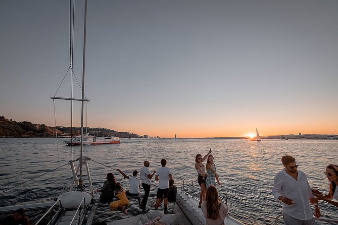 Lisbon: Sunset Catamaran Boat Tour with Music and Drinks - Key points to know before boarding