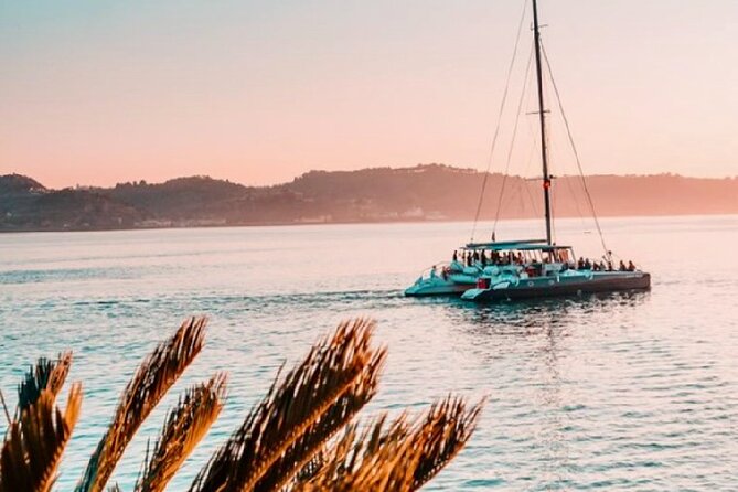 Lisbon: Sunset Catamaran Boat Tour with Music and Drinks - Boarding at Doca de Santo Amaro