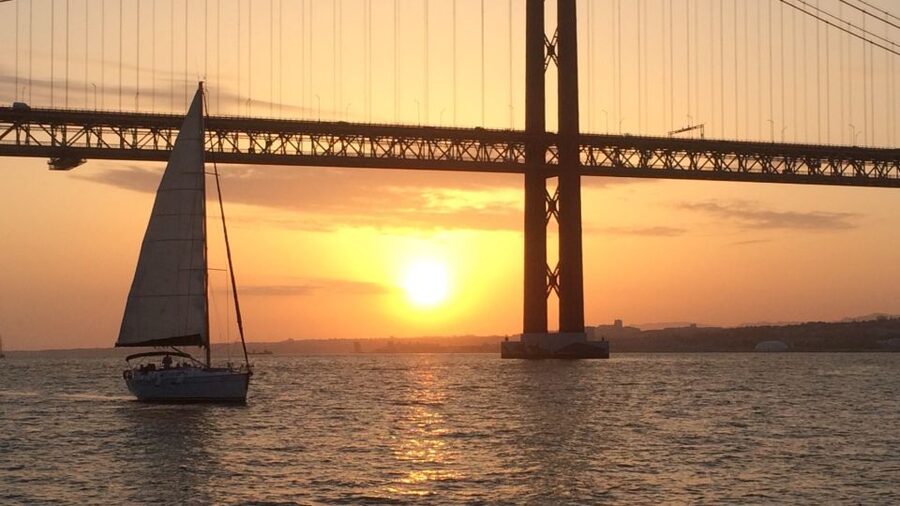 Lisbon: Sunset Cruise with Drinks - Under the 25 de Abril Bridge