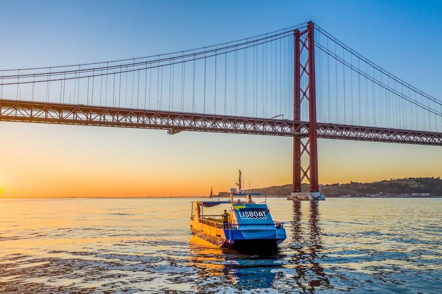 Lisbon: Sunset Cruise with Live DJ and Drinks - Cristo Rei, Cacilhas, and the 25th April Bridge